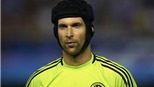 Petr Cech "mượn" Mourinho nắn gân Barca